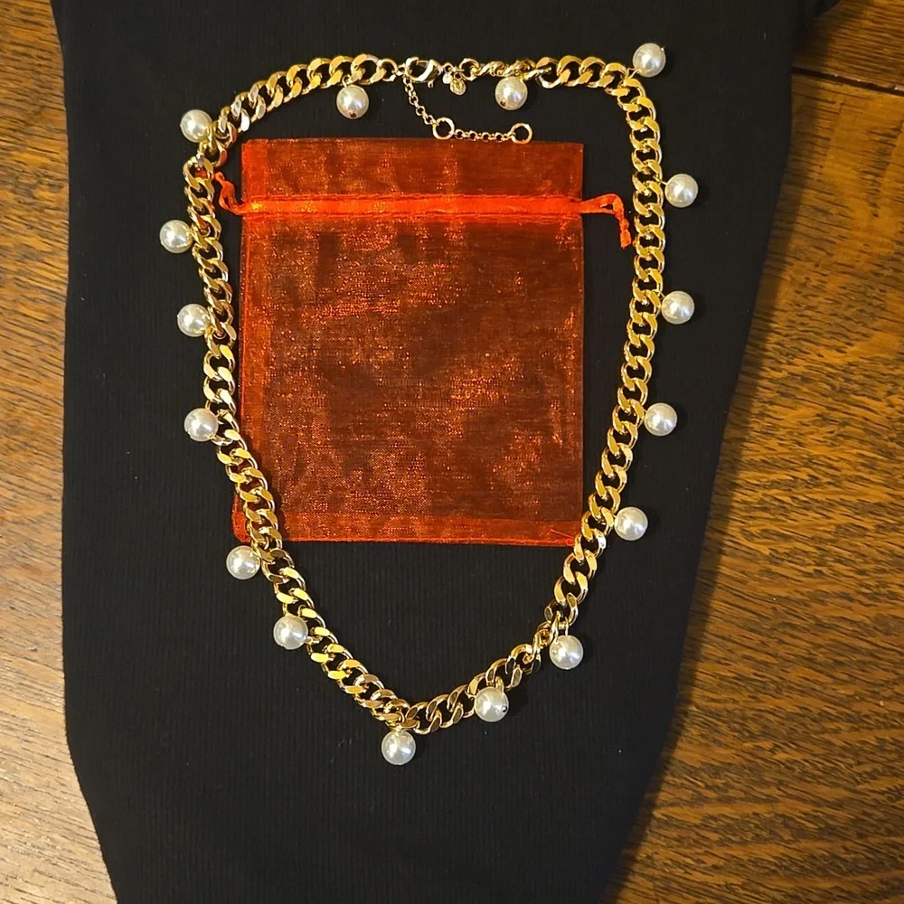 Ann Taylor Faux Pearls And Thick Gold Chain Necklace - Picture 8 of 8